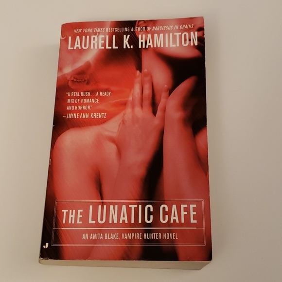 📚 5 for $20 Laurell K. Hamilton, The Lunatic Cafe